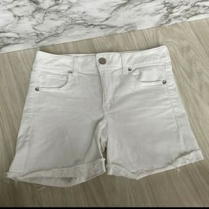 American Eagle white midi jean shorts 6R
